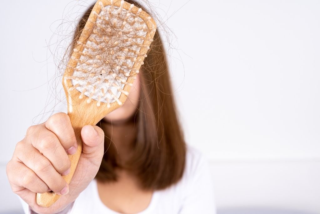 Haarausfall bei Frauen Ursachen Behandlung und Pravention