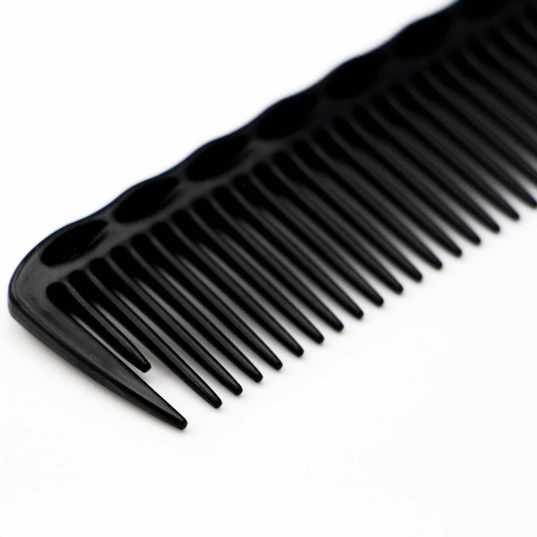HAARSCHNEIDE- & STYLINGKAMM || CARBON HAIR COMB BY GØLD'S